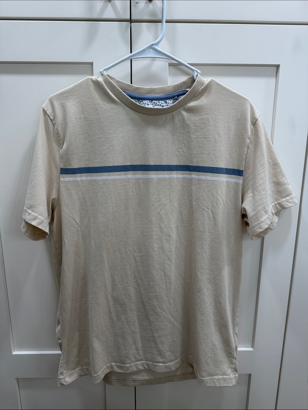 Denim & Flower Beige Short-Sleeve Tee with Blue Chest Stripe